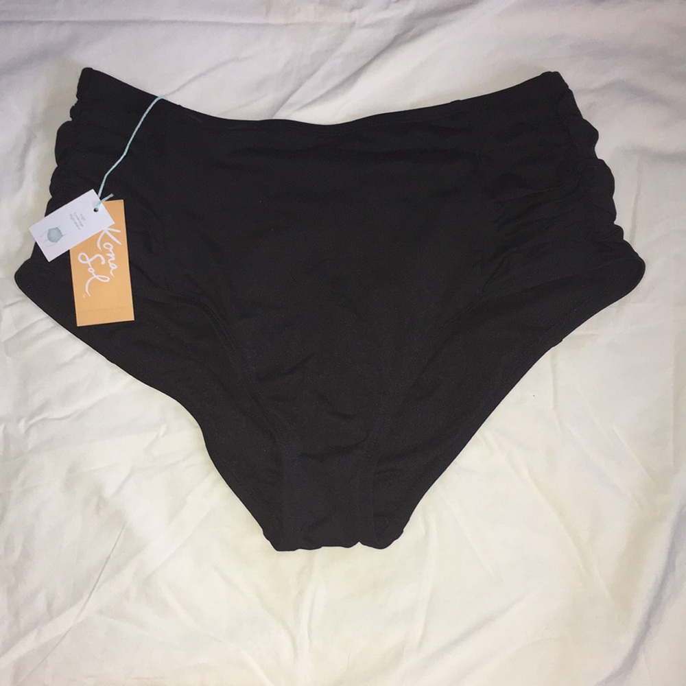 NWT Women’s Swimsuit Bottoms